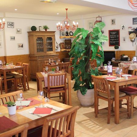 Hotel-Restaurant Les Colonnades Saint-Fulgent エクステリア 写真