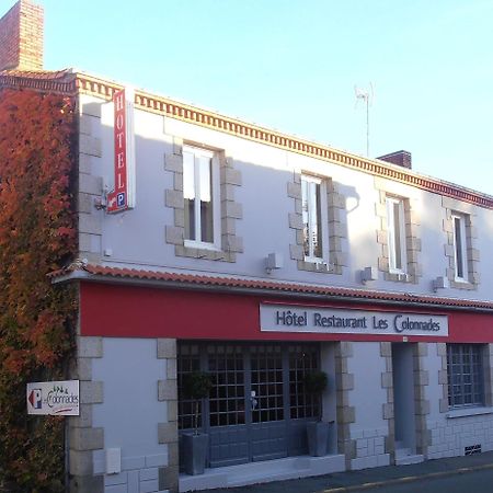 Hotel-Restaurant Les Colonnades Saint-Fulgent エクステリア 写真