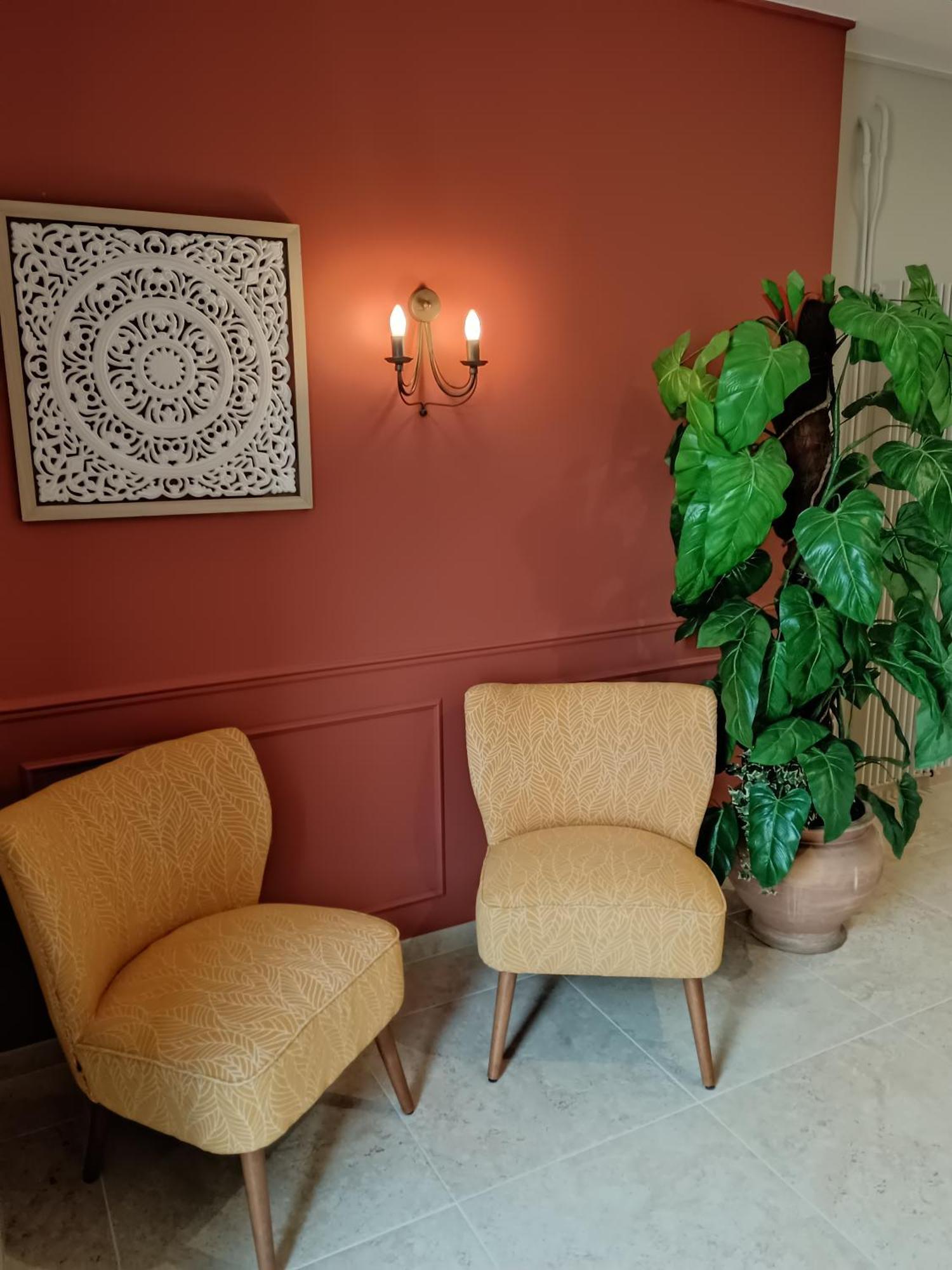 Hotel-Restaurant Les Colonnades Saint-Fulgent エクステリア 写真