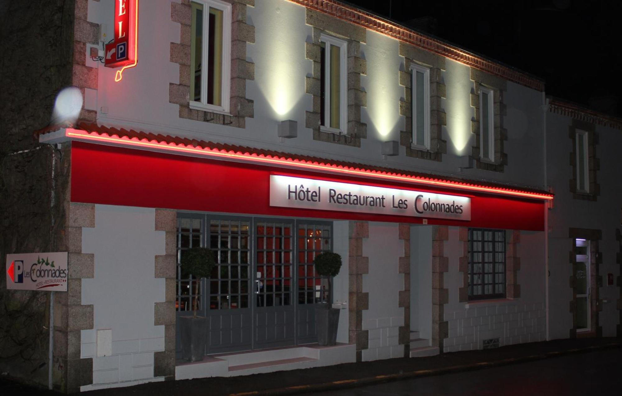 Hotel-Restaurant Les Colonnades Saint-Fulgent エクステリア 写真