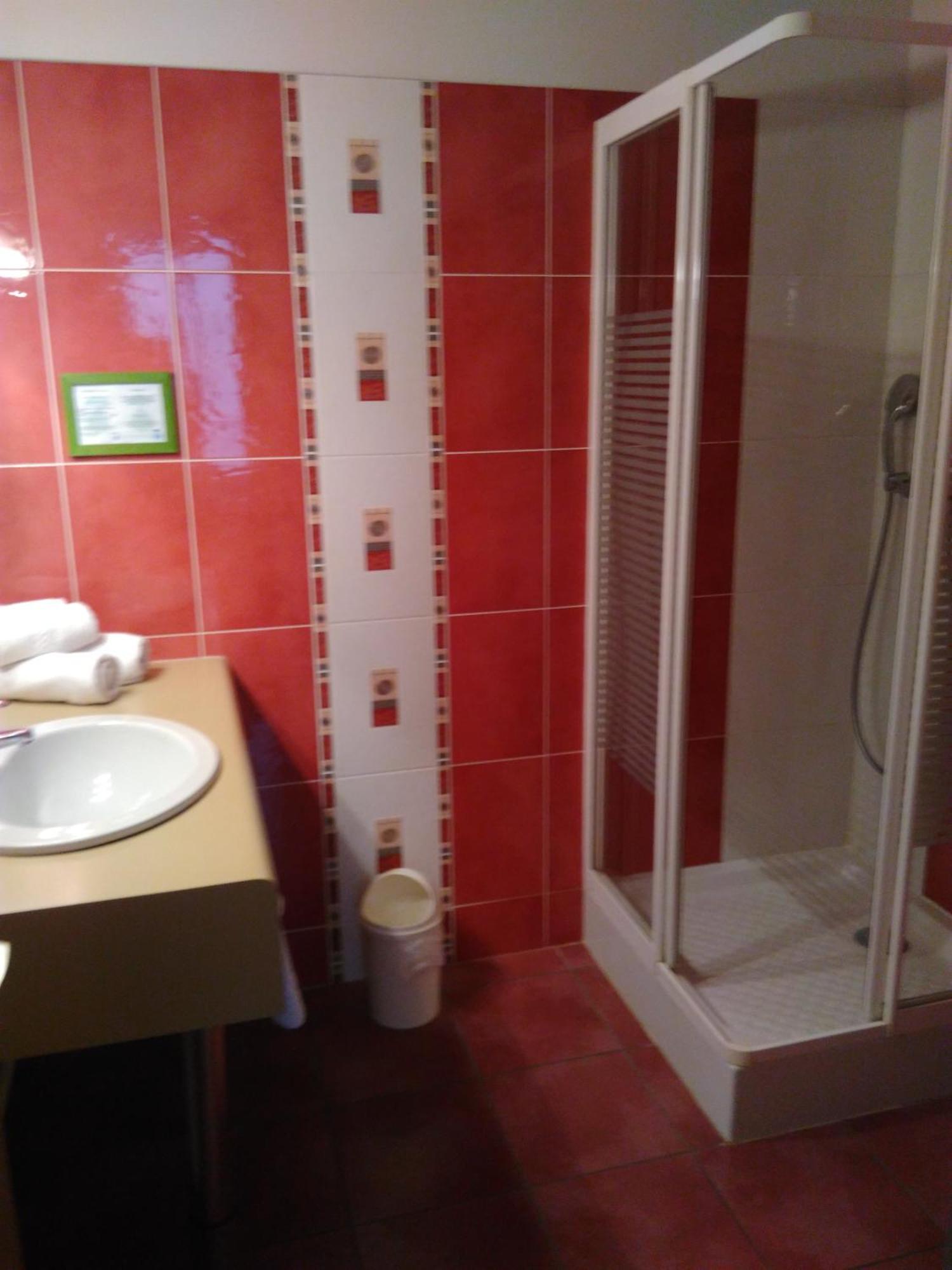 Hotel-Restaurant Les Colonnades Saint-Fulgent 部屋 写真